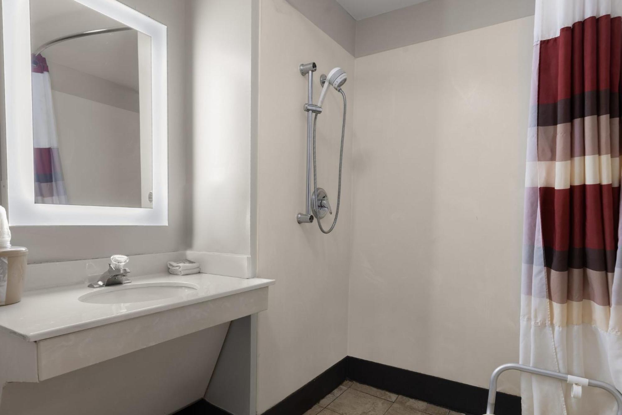 Red Roof Inn & Suites Savannah Airport Pooler Extérieur photo