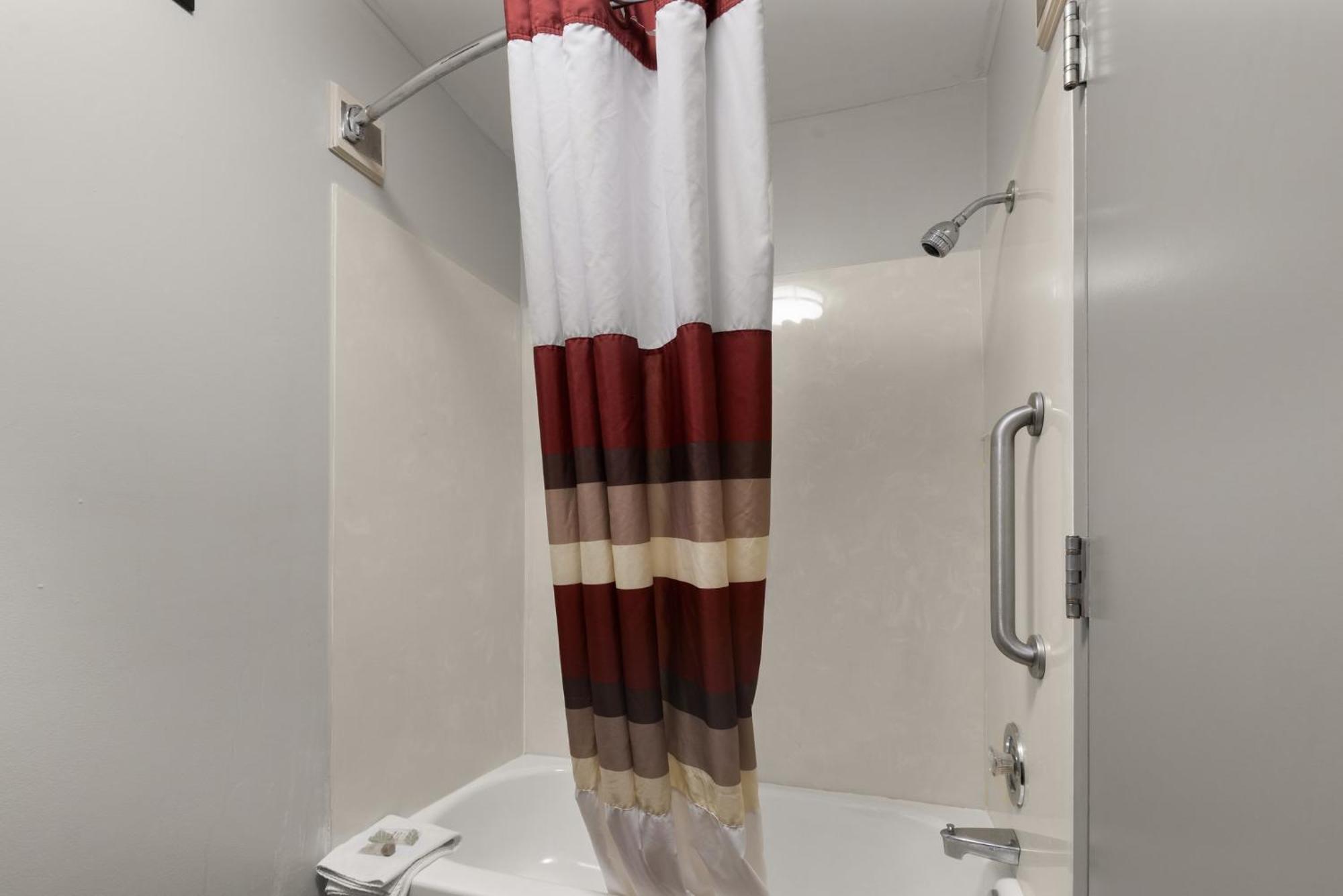 Red Roof Inn & Suites Savannah Airport Pooler Extérieur photo