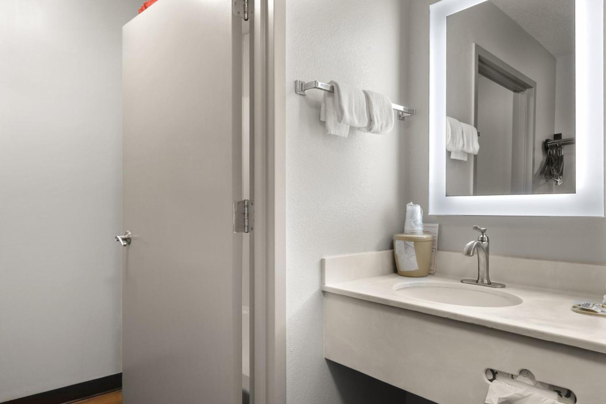 Red Roof Inn & Suites Savannah Airport Pooler Extérieur photo
