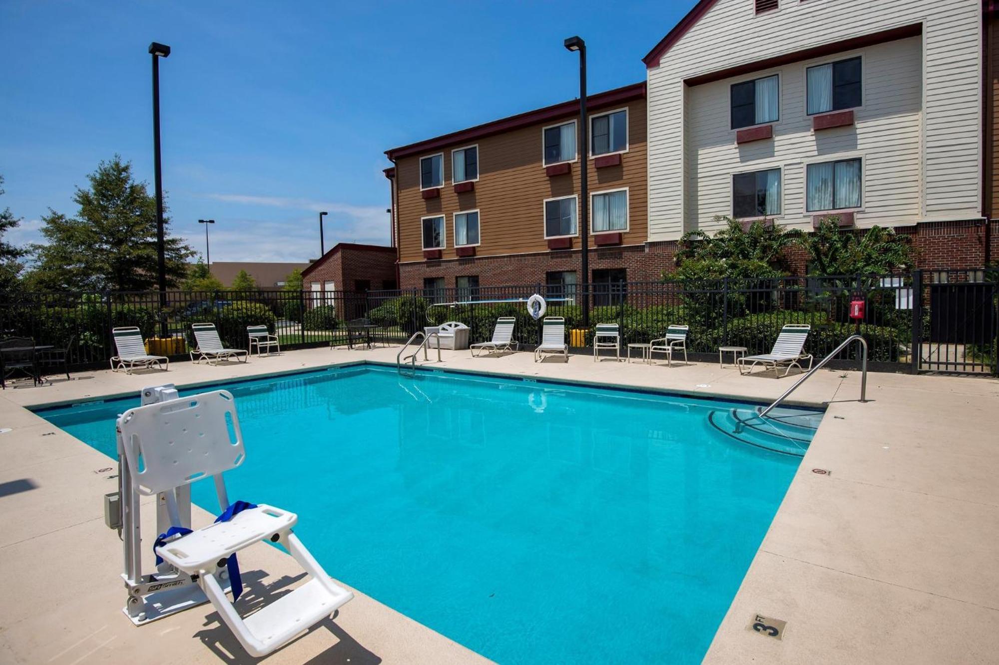 Red Roof Inn & Suites Savannah Airport Pooler Extérieur photo