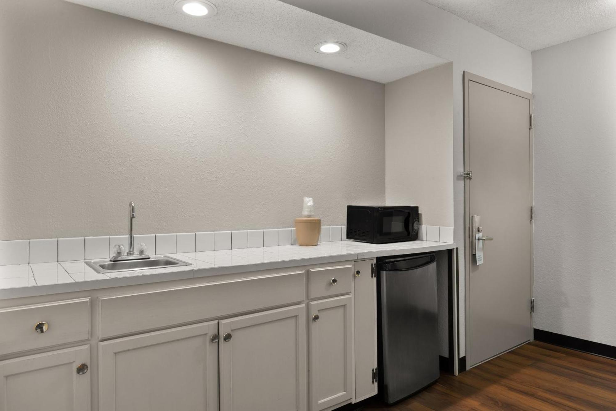 Red Roof Inn & Suites Savannah Airport Pooler Extérieur photo