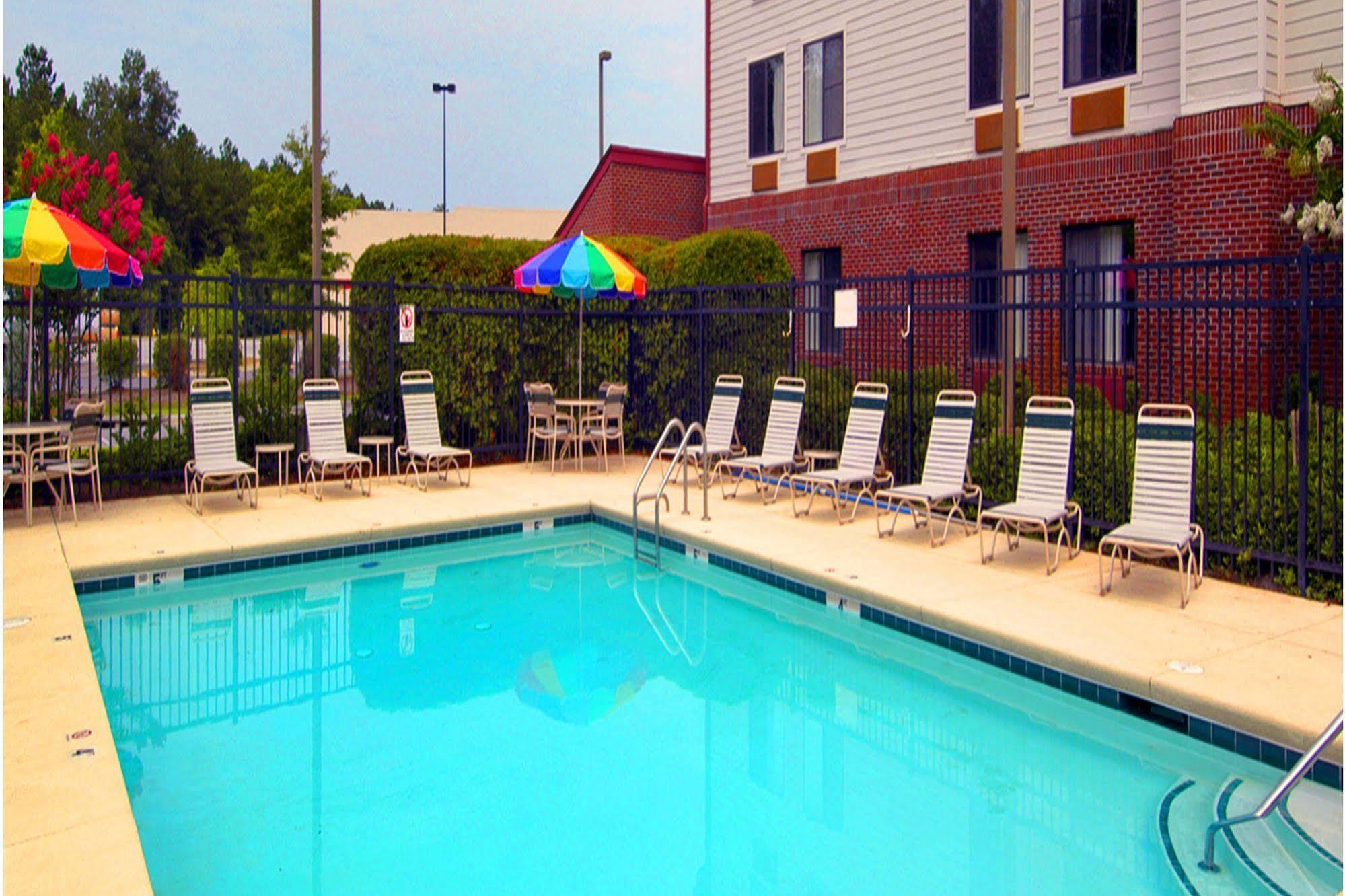 Red Roof Inn & Suites Savannah Airport Pooler Extérieur photo